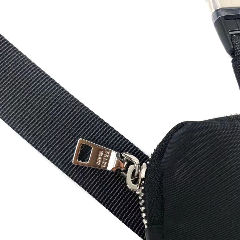 Triangle P Leash with Pouch