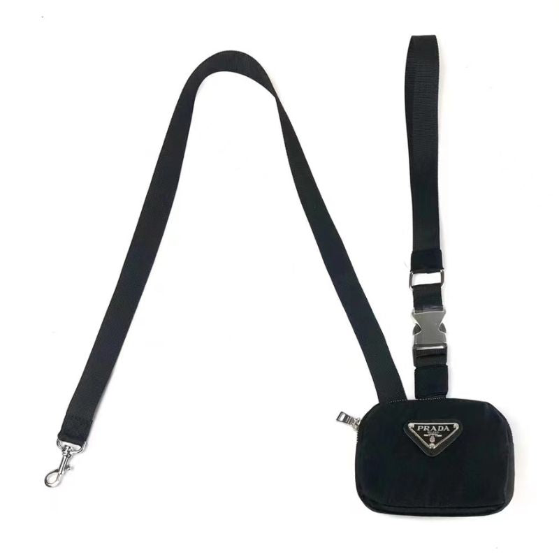 Triangle P Leash with Pouch