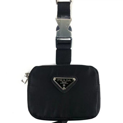 Triangle P Leash with Pouch